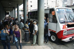 Aspiran subir a 300 bolívares pasaje urbano en San Cristóbal