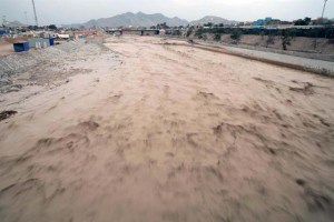 Veinte muertos y 38.000 personas afectadas por lluvias y aludes en Perú (Fotos)