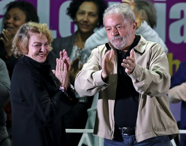 FILE PHOTO: Brazil's former President Luiz Inacio Lula da Silva and his wife Marisa Leticia attend a meeting with people from pro-democracy movements in Sao Paulo, Brazil August 15, 2016. REUTERS/Paulo Whitaker/File photoFOR EDITORIAL USE ONLY. NO RESALES. NO ARCHIVES