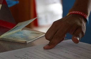 Venezolanos en Perú obtienen sus visados temporales (Fotos)