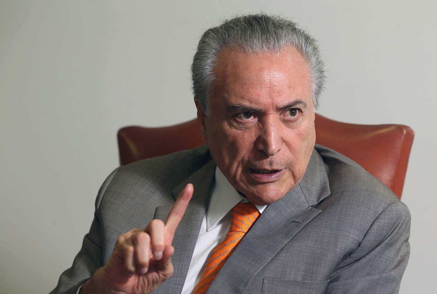 Temer pide suspender al fiscal general que lo acusa de corrupción