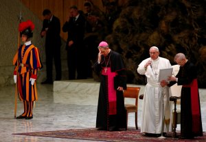 El Papa pide a Gobiernos combatir el “crimen vergonzoso” de trata de personas