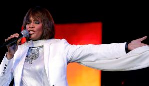 Cinco años después de su muerte, Whitney Houston sigue brillando con fuerza