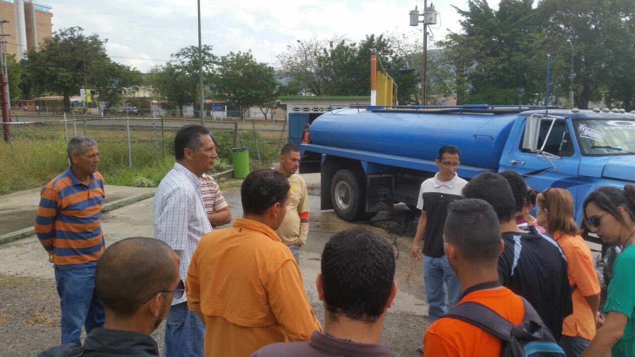 Concejal Mercado: Vecinos de Naguanagua deben pagar hasta 10 mil bolívares por mil litros de agua