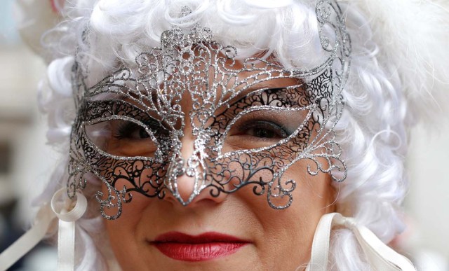 A masked reveller poses during the Venice Carnival in Venice, Italy February 11, 2017. REUTERS/Tony Gentile