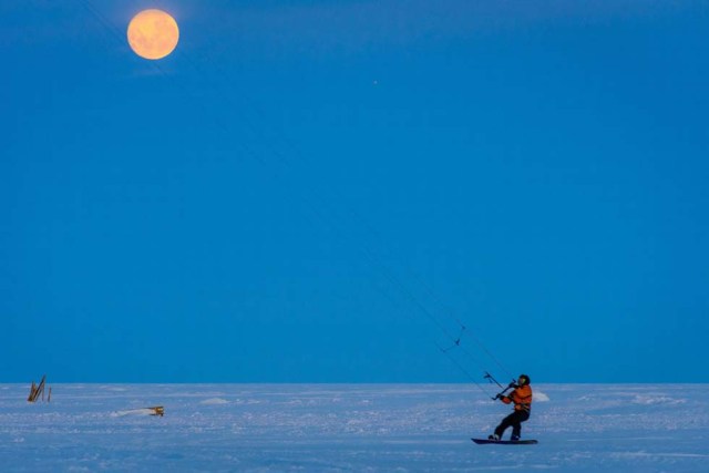 Kite-skiing, el deporte más popular en la Antártida… ¡y uno de los pocos que pueden practicarse!