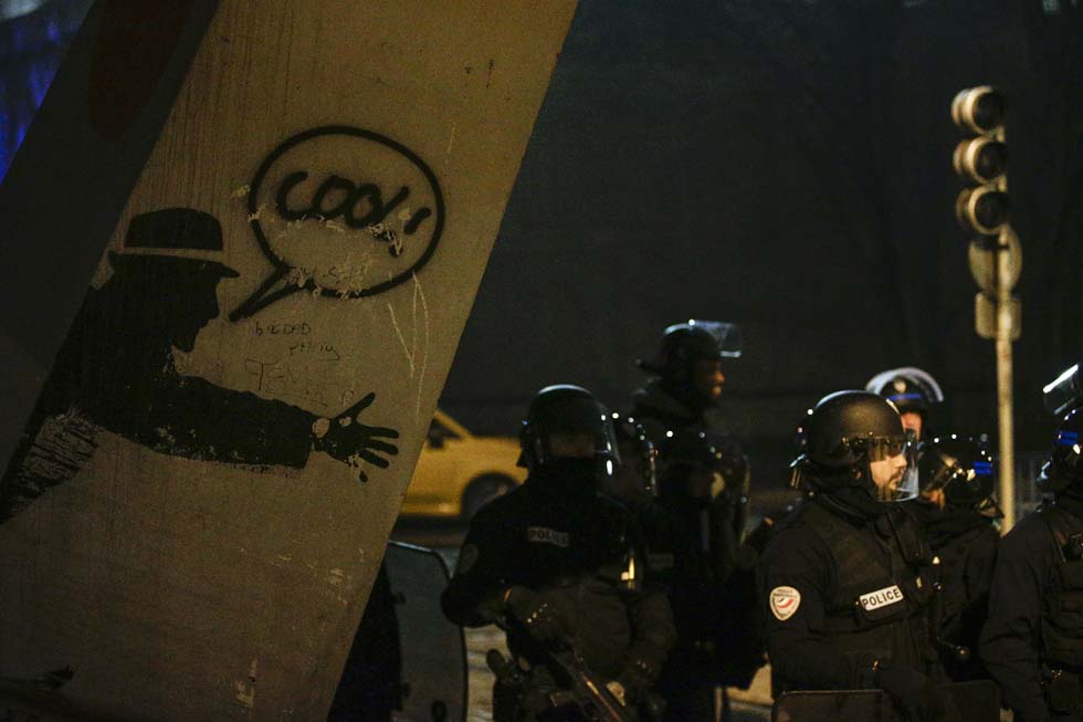 Decenas de detenidos en Francia tras disturbios por presunta violación policial (Fotos)