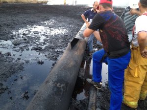 Controlan incendio de oleoducto de Pdvsa en Barinas (fotos)
