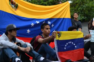 Estudiantes protestaron contra Maduro en el Día de la Juventud