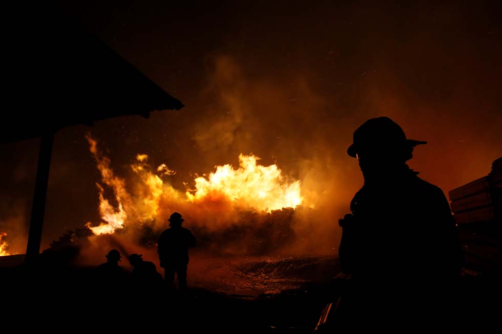 Declaran alerta roja por voraces incendios en las ciudades de Viña del Mar y Valparaíso