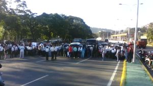 Estudiantes de liceo militar protestan en la Valle-Coche #13F