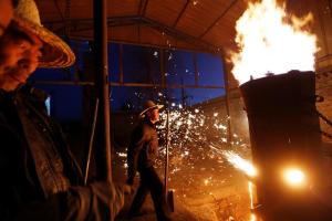 Nuanquan, el pueblo chino que cambió los fuegos artificiales por el hierro fundido