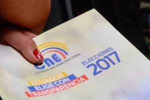 Autoridad electoral de Ecuador recuerda prohibición de publicar encuestas