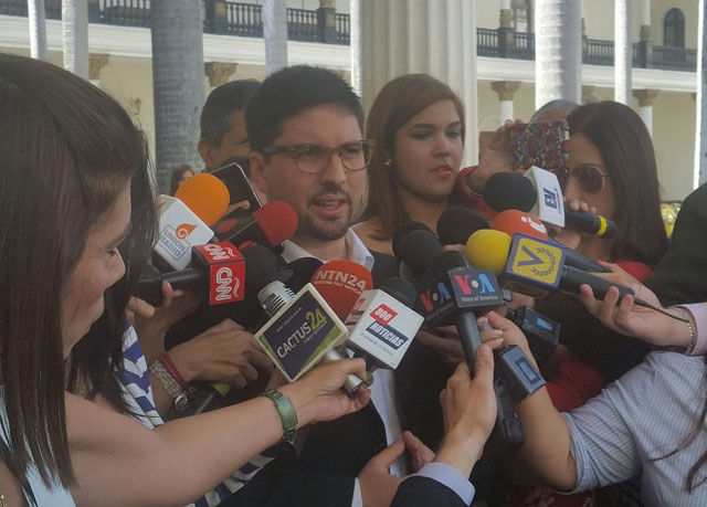 Freddy Guevara denuncia detención de su escolta y el intento de “sembrarle” droga (Video)
