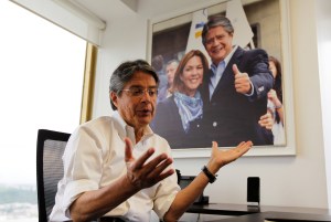 Candidato opositor de Ecuador promete una postura firme contra gobierno de Maduro