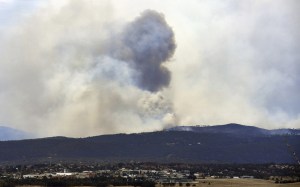 Un herido y 15 casas quemadas en 66 incendios sin control en Australia