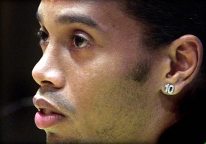 Ronaldinho declara en Fiscalía sobre ingreso en Paraguay con pasaporte falso