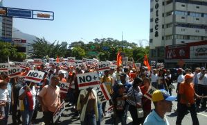 Con pancartas de #NoMasDictaduraEnVzla arranca marcha desde Parque del Este #18F