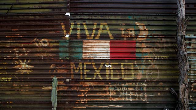 La valla fronteriza fotografiada desde el lado mexicano en Tecate (México).