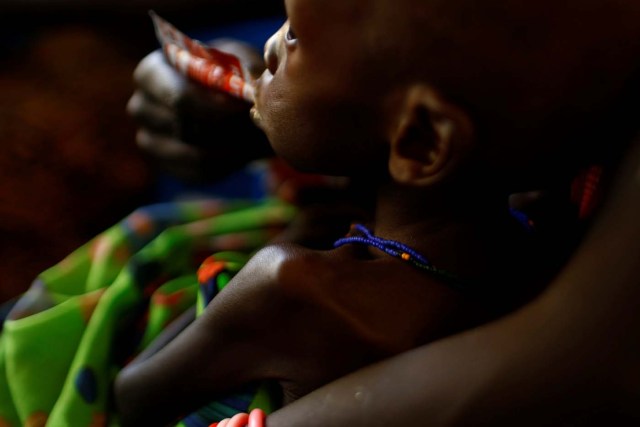 A mother feeds her child with a peanut-based paste for treatment of severe acute malnutrition in a UNICEF supported hospital in the capital Juba, South Sudan, January 25, 2017. Picture taken January 25, 2017. REUTERS/Siegfried Modola TPX IMAGES OF THE DAY