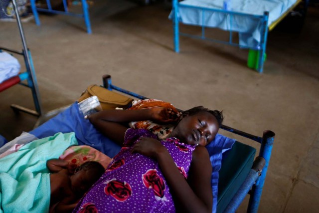 A mother with her child sleep in a bed of the paediatric ward of an hospital in the United Nations Mission in South Sudan (UNMISS) Protection of Civilian site (PoC), outside the capital Juba, South Sudan, January 24, 2017. Picture taken January 24, 2017. REUTERS/Siegfried Modola