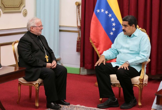 Venezuela's President Nicolas Maduro (R) meets with Apostolic Nuncio to Venezuela Archbishop Aldo Giordano at Miraflores Palace in Caracas, Venezuela February 21, 2017. Miraflores Palace/Handout via REUTERS ATTENTION EDITORS - THIS PICTURE WAS PROVIDED BY A THIRD PARTY. EDITORIAL USE ONLY.
