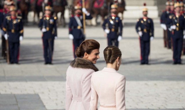 Spain's Queen Letizia (L) and Argentina's first lady Juliana Awada walk during the welcoming ceremony at Royal Palace in Madrid, Spain February 22, 2017. REUTERS/Sergio Perez