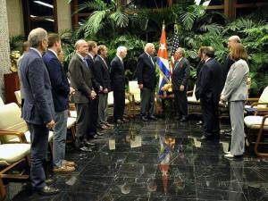 Raúl Castro recibe a delegación de senadores de Estados Unidos
