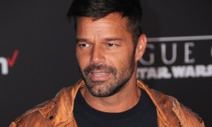 Ricky Martin dice que se le da “muy bien” el papel de amante de Versace