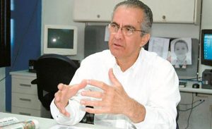 Profesor de la UC Santiago Guevara imputado por el delito de “Traición a la Patria”