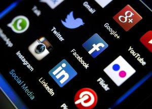 Espionaje socialista: Gobierno vigilará a trabajadores públicos a través de redes sociales