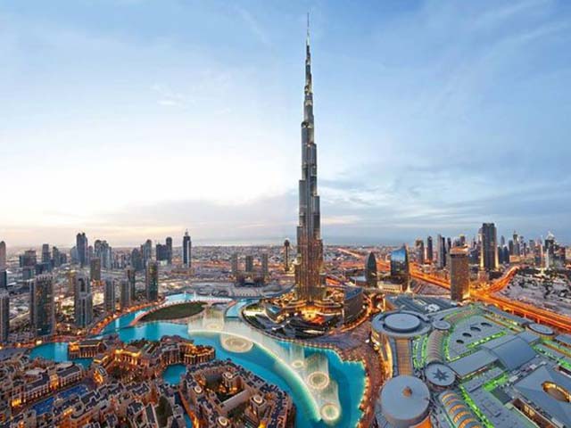 Burj Khalifa, la torre más alta del mundo, mide 828 metros y se puede ver a 95 kilómetros de distancia