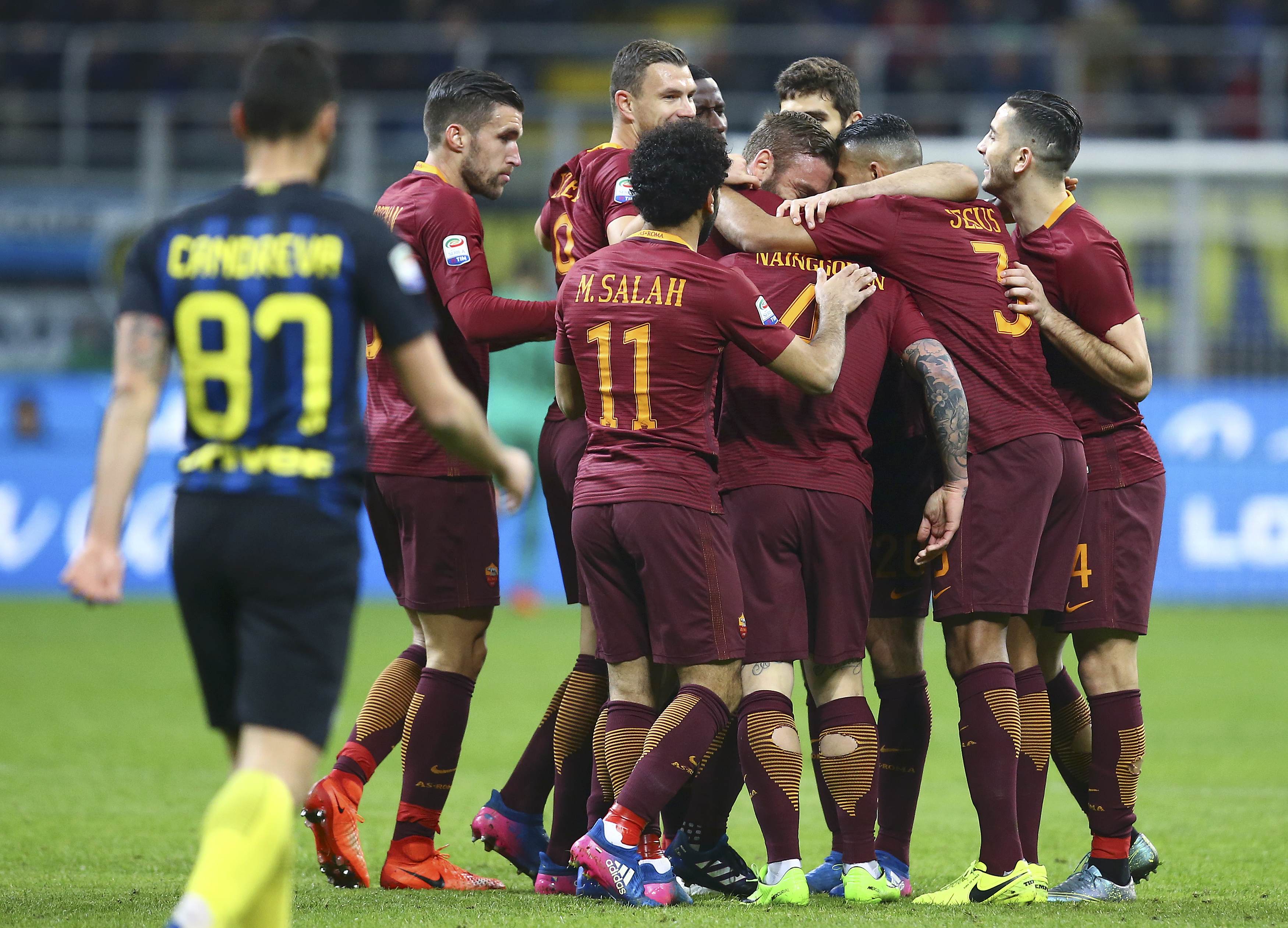Los jugadores de la Roma renuncian a cuatro meses de salario