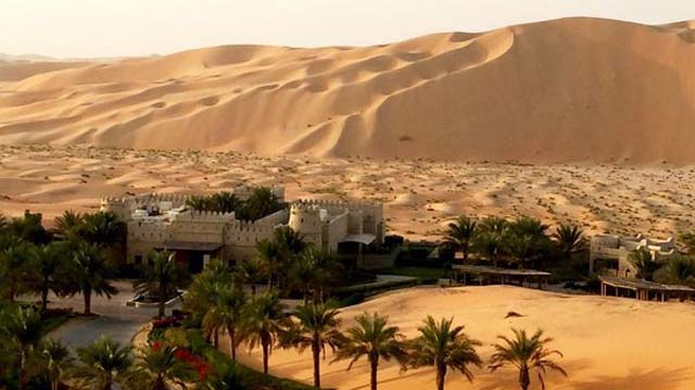 Un oasis arquitectónico perdido en lo profundo del desierto. Dubai combate la lógica de la naturaleza.