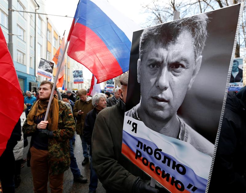 Miles de rusos marchan en aniversario del asesinato de opositor de Putin
