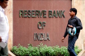 Bancos indios en huelga por pérdidas millonarias tras retirada de billetes