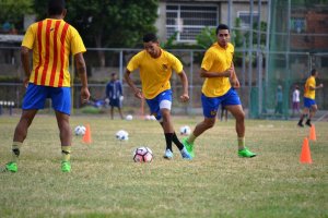 Deportivo Anzoátegui recibe al Huracán, que ya la pasó “muy mal” en Venezuela