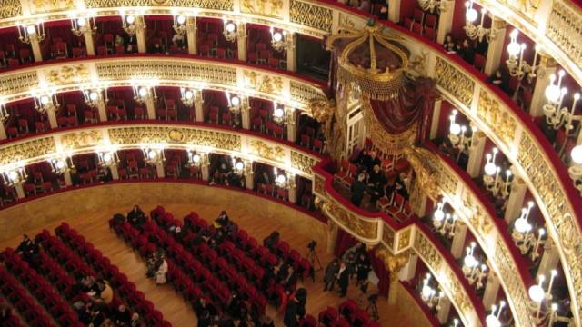 opera napoles italia