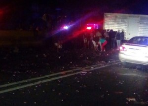 Camión que se volcó en bajada de Tazón fue saqueado (Foto)