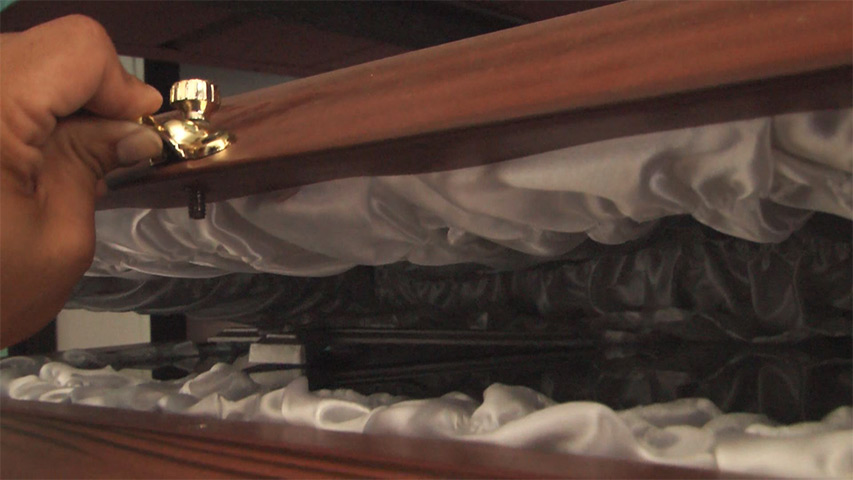 Familiares de víctimas denuncian altos costos de servicios funerarios