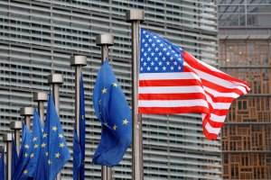 Legisladores europeos piden suspender viajes sin visa a ciudadanos de Estados Unidos