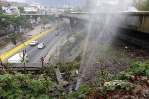 Más de 200 botes de agua se reportan al día en la Gran Caracas, mientras Hidrocapital raciona el servicio