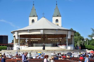 La virgen María no se ha aparecido en el santuario bosnio de Medjugorje, dice obispo