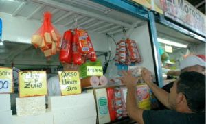 Altos precios alejan al queso blanco y huevos de mesas venezolanas