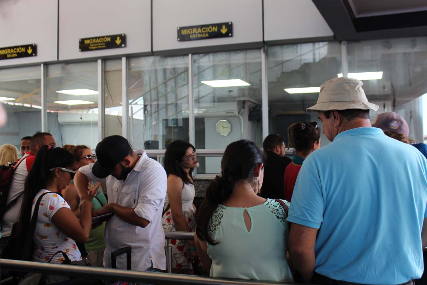 Llegada de venezolanos a Panamá cayó 65% en el último año