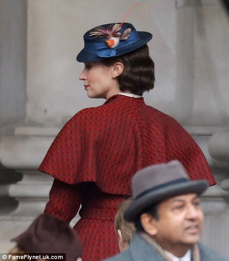 3DF8C79300000578-4283088-Practically_perfect_Emily_Blunt_appeared_practically_perfect_in_-a-4_1488710504334