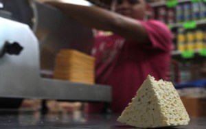 El kilo de queso sube sin freno y llega a 8.400 bolívares