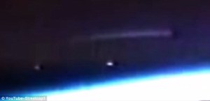 ¡No estamos solos! La Estación Espacial Internacional divisó tres ovnis sobre la Tierra (VIDEO)