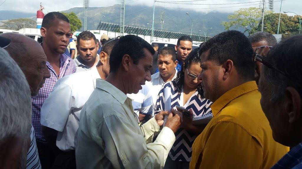Luis Parra: Gobernador León Heredia responsable de detención de más de 100 transportistas
