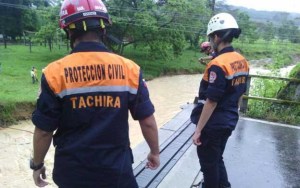 Mil familias incomunicadas tras crecida del río Quinamarí en el Táchira